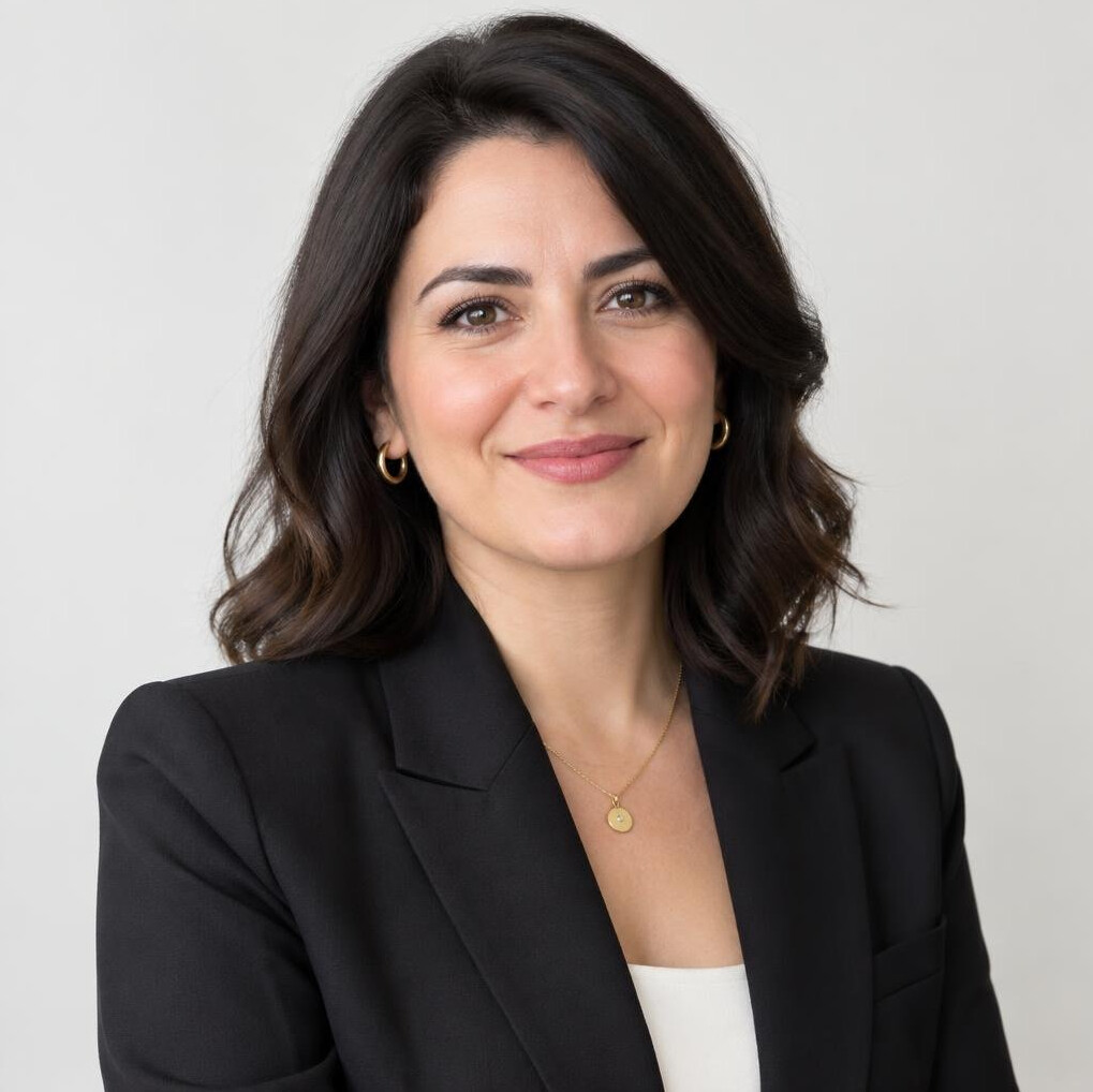 Portrait of a Turkish woman in her 30s wearing a blazer